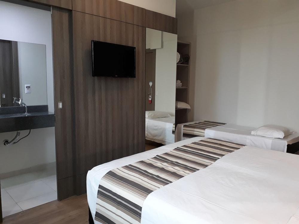 Hotel Valerim Itajai / Navegantes Экстерьер фото
