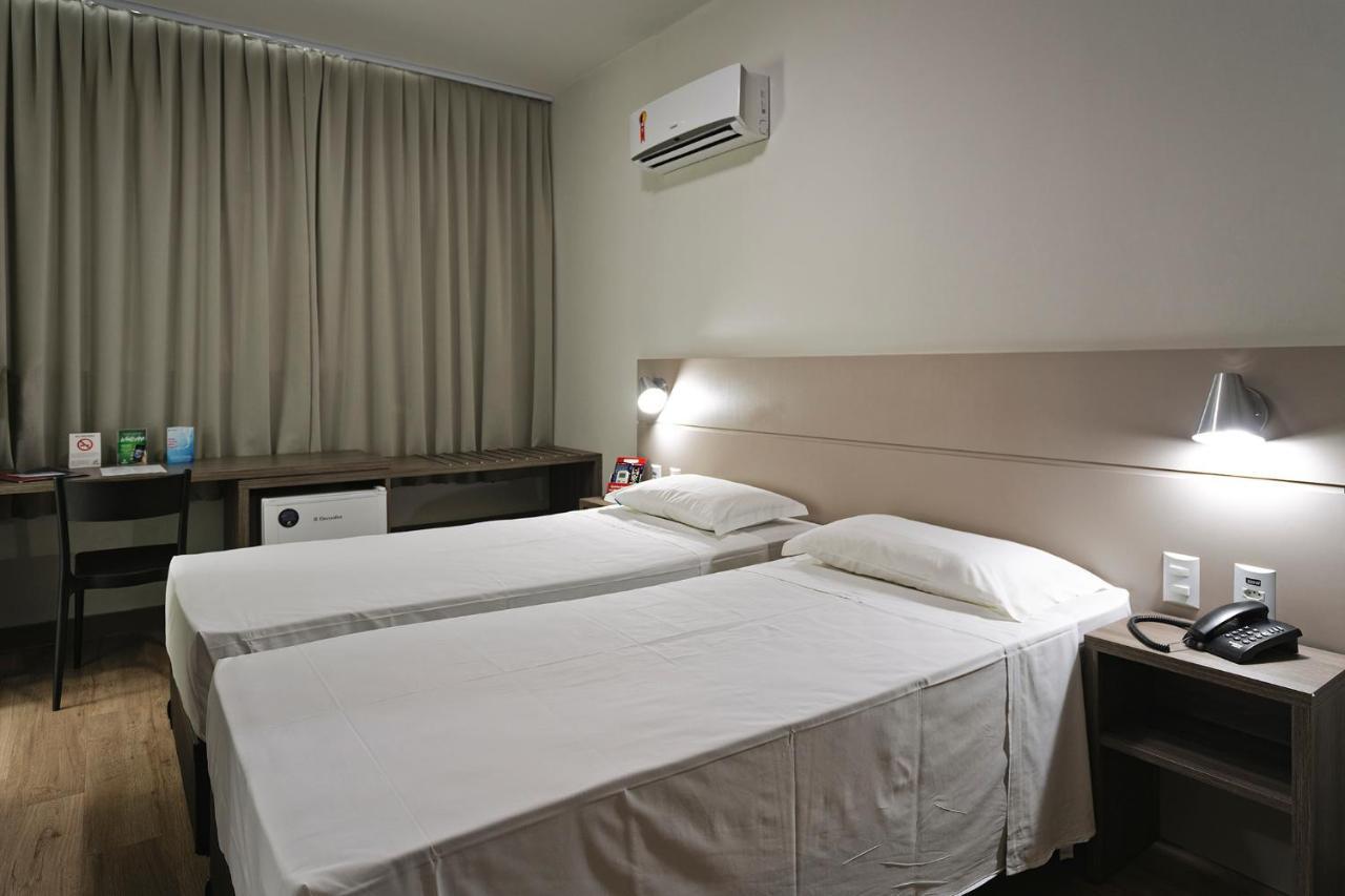 Hotel Valerim Itajai / Navegantes Экстерьер фото
