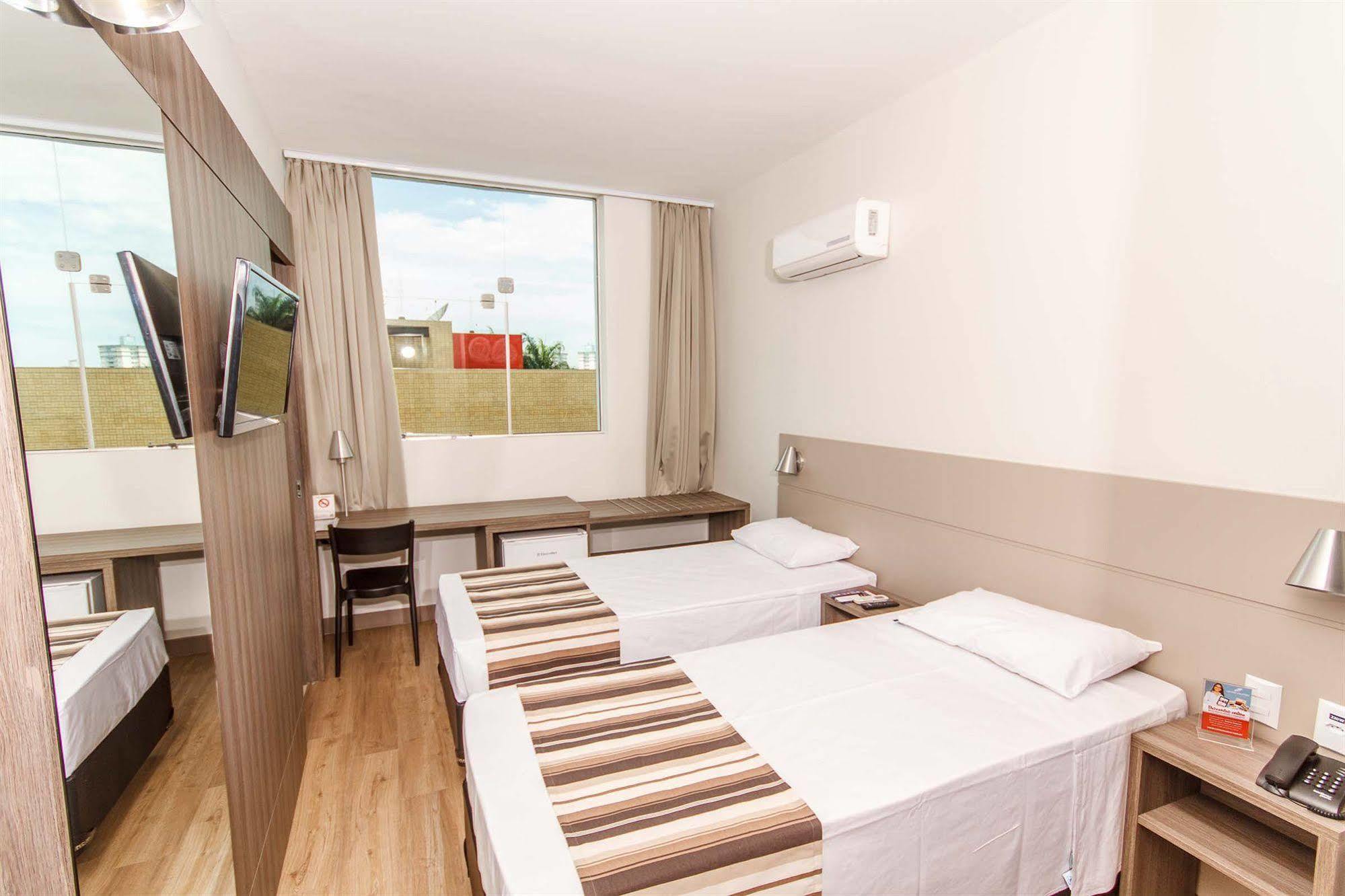 Hotel Valerim Itajai / Navegantes Экстерьер фото